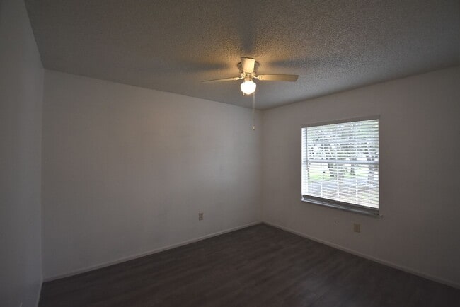 Building Photo - OCALA: 2 Bed/2 Bath, 2nd Floor Condo in Co...