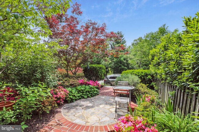 Building Photo - 821 Church St