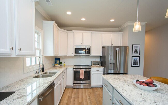 Building Photo - Norton Commons Fully Furnished Condo for Rent!