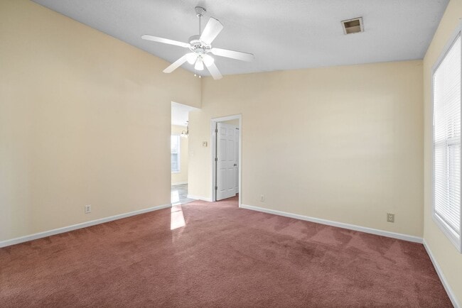 Building Photo - Dog Friendly Home For Rent Near Heritage Park!