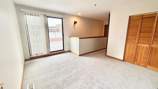 Building Photo - Spacious 2BR/2BA Condo – 1,086 SF + Parking + River Views | NW Portland