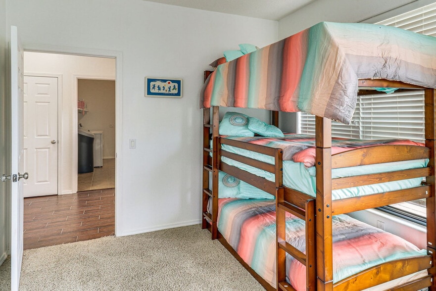 Building Photo - 878 Loma Pinon Loop