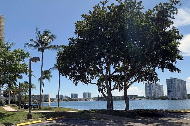 Building Photo - 18181 NE 31st Ct