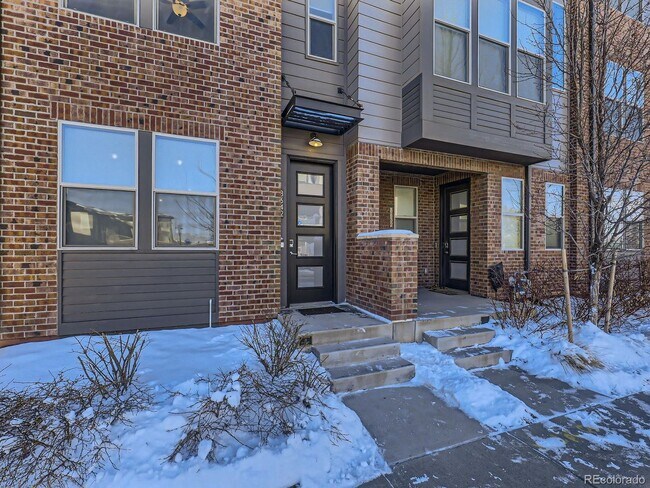 Building Photo - 2 bedroom townhome in Northfield Central Park Denver.