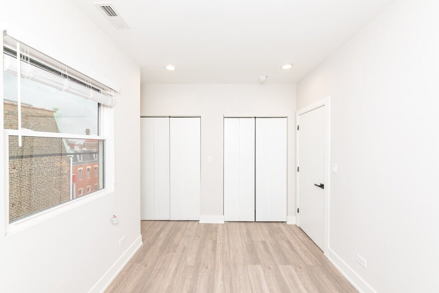 Building Photo - 1907 S Racine Ave