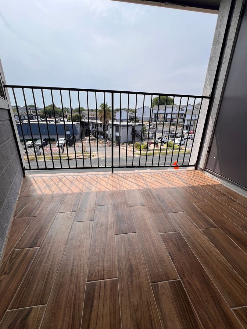 Building Photo - 1840 Burton Dr