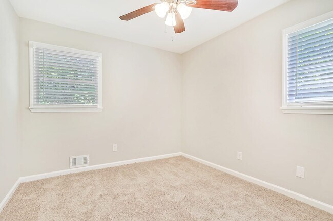 Building Photo - 6195 Cedar Wood Dr