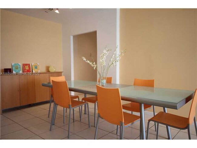 Building Photo - 5161 Collins Ave