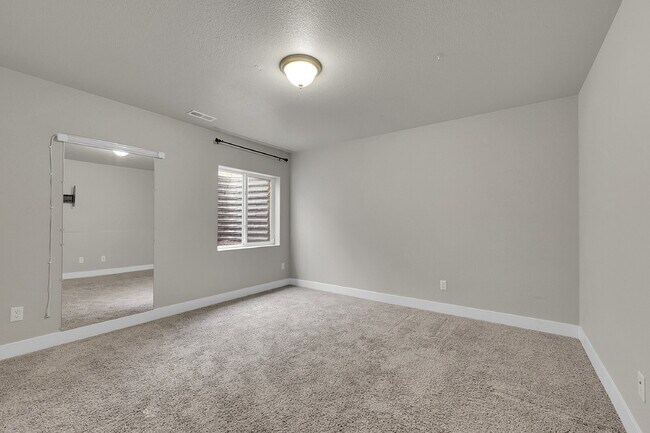 Building Photo - $3,150 - 5 Bed, 3 Bath Home in CO Springs ...
