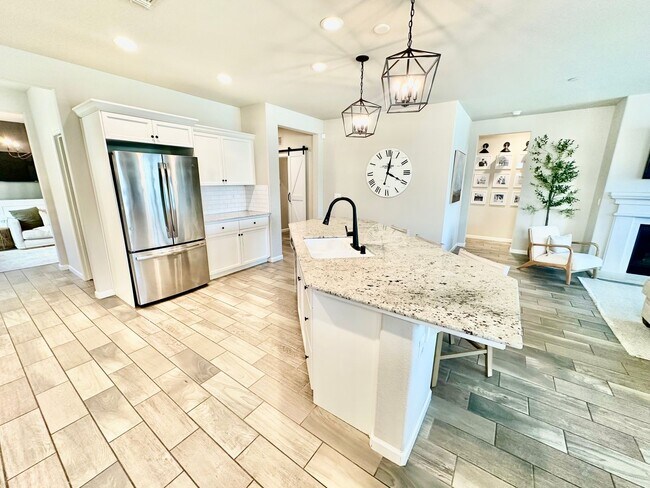 Building Photo - North Clovis 3/3 with Bonus Room and Pool