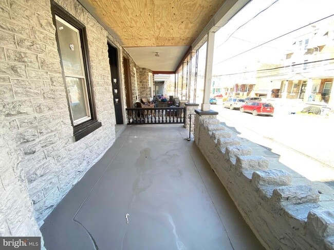 Building Photo - 1426 W Rockland St