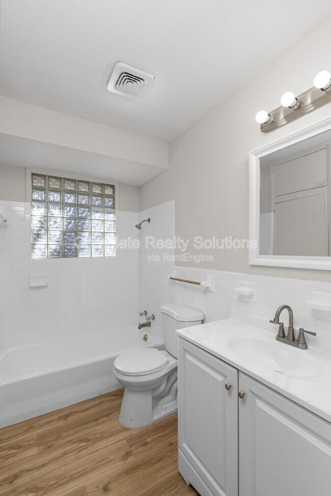 Building Photo - 9834 Portage Dr