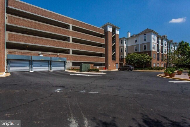 Building Photo - 3810 Lightfoot St