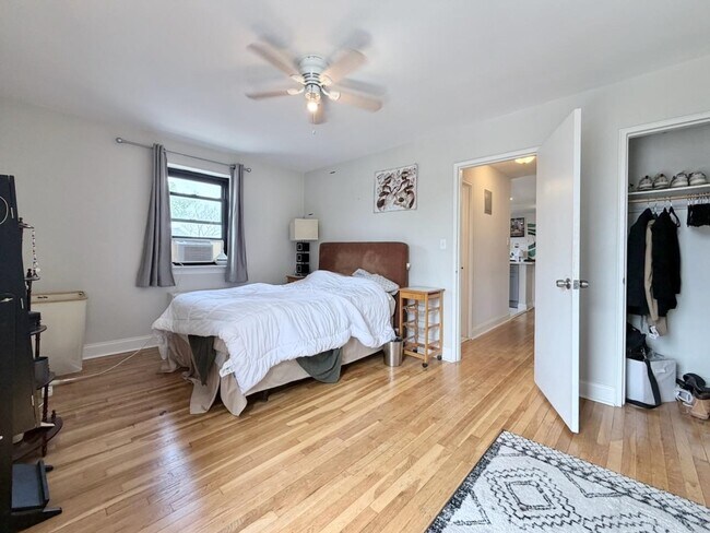 Building Photo - 165 Vroom St