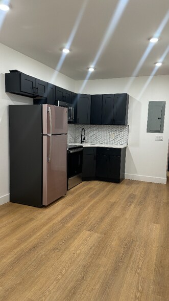 Building Photo - 5535 Bloyd St