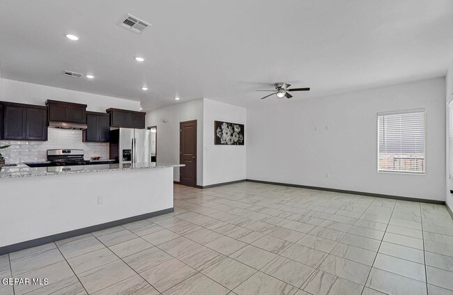 Building Photo - 4572 Mark Avizo