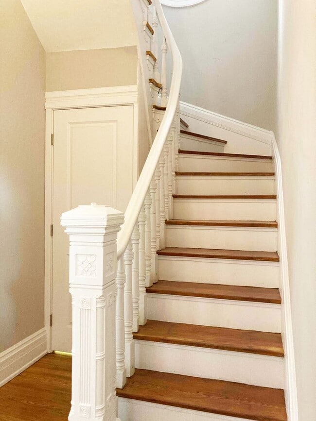 Building Photo - 3221 Bishop St