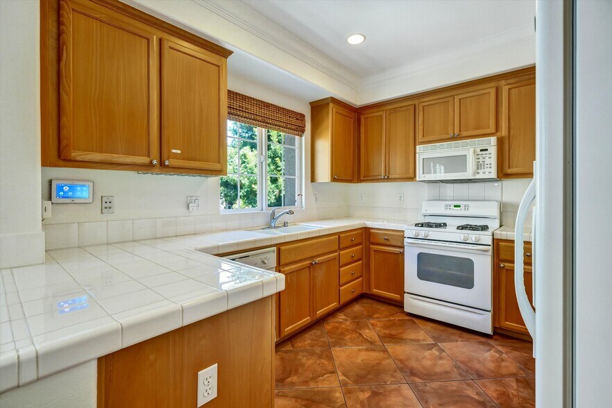Building Photo - 378 Olive Hill Dr