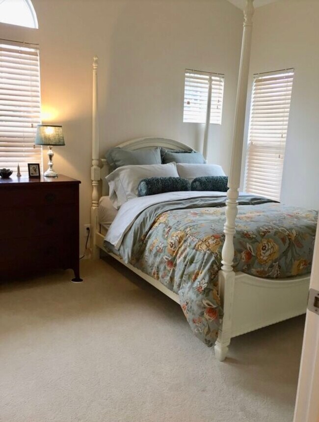 Building Photo - 797 Bennett Ave