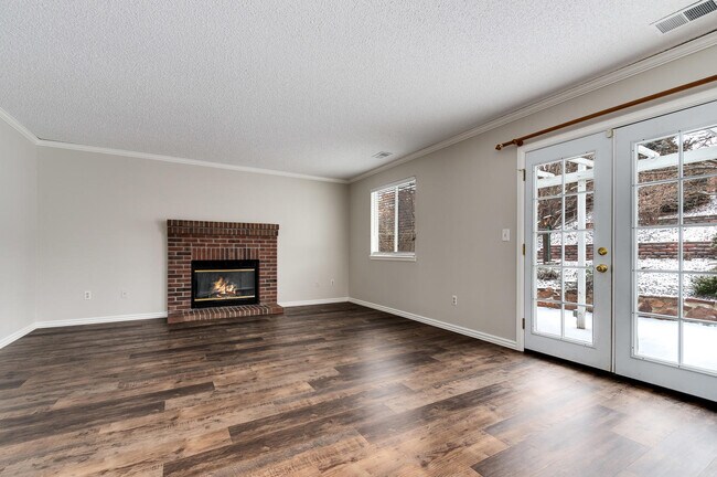 Building Photo - 1458 Sunnyside St