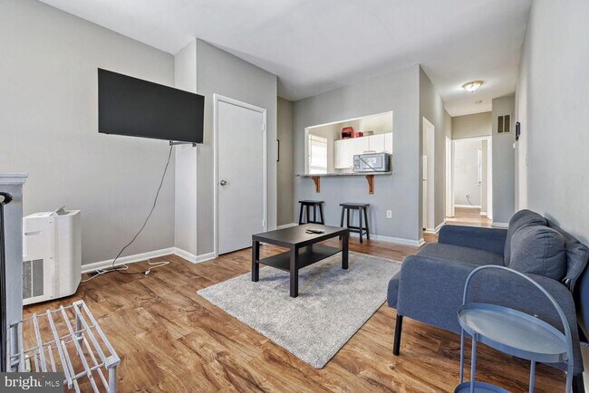 Building Photo - 400 N Rose St