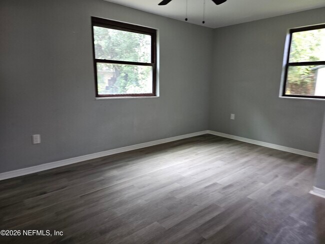 Building Photo - 1407 W 31st St