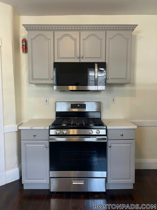 Building Photo - 44 Fairbanks St