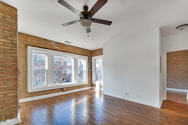 Building Photo - Amazing Woodlawn 3 Bedroom Apartment With ...