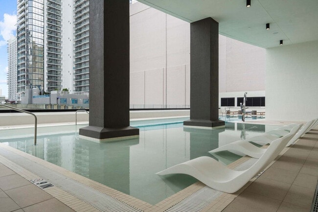 Building Photo - 225 N Miami Ave