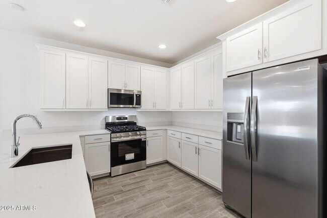 Building Photo - 8147 E Paloma Ave