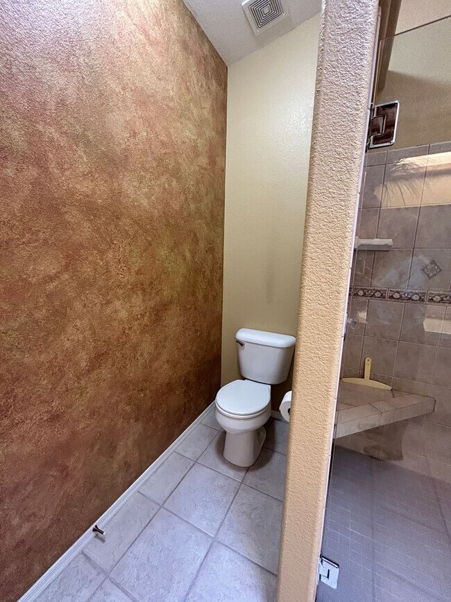 Building Photo - Furnished Winter Home!