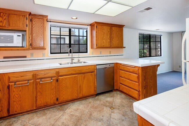 Building Photo - 327 Rancheria St