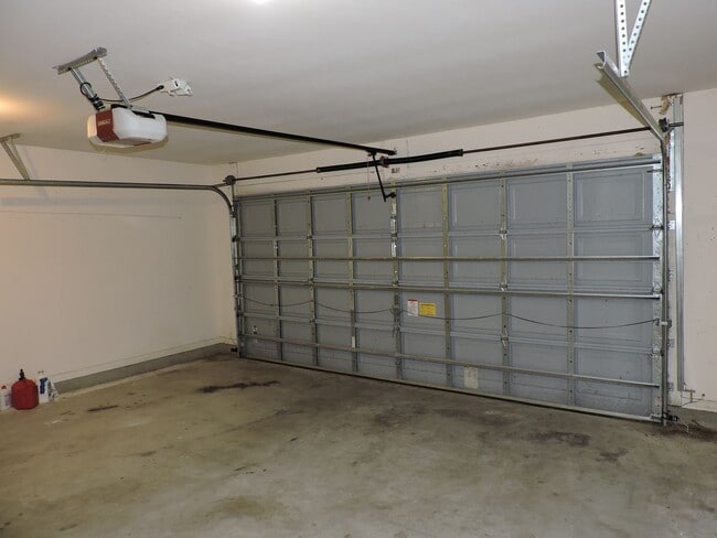 Building Photo - Easy access to Whiting Field & Pensacola!