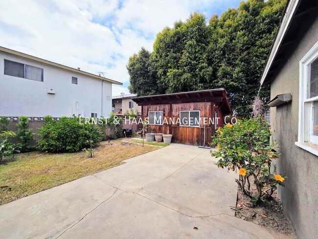 Building Photo - 1067 Ximeno Ave