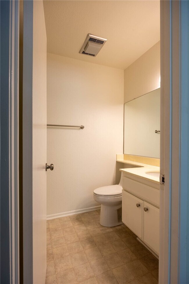 Building Photo - 2321 S Magnolia Ave