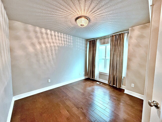 Building Photo - 1707 SW Moss St