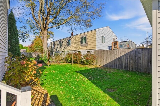 Building Photo - 7 Warner Pl