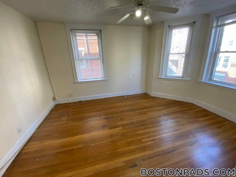 Building Photo - 5 Barrows St