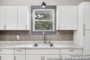Building Photo - 531 W Gramercy Pl