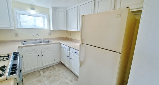 Building Photo - 1 Bed / 1 Bath Apartment