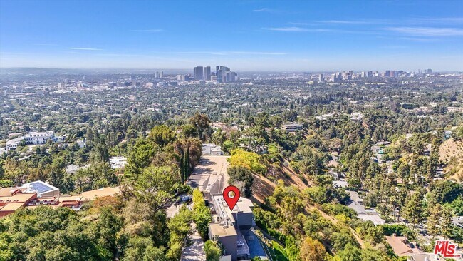 Building Photo - 9400 Readcrest Dr