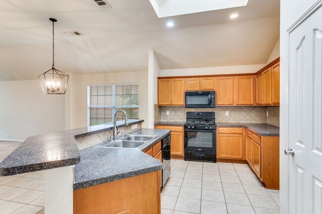 Building Photo - A Beautiful Blend of Comfort and Charm — 3 bd/2 Bath; Ready to lease in Vista West!
