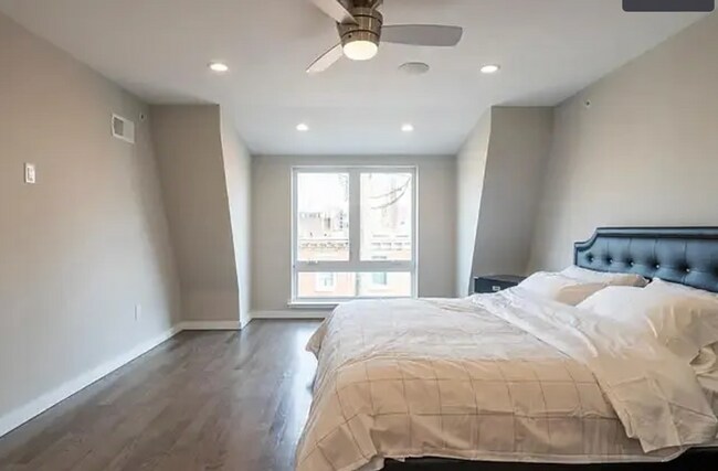 Building Photo - Elevated City Living in a Newly Constructed Grad Hospital Triplex