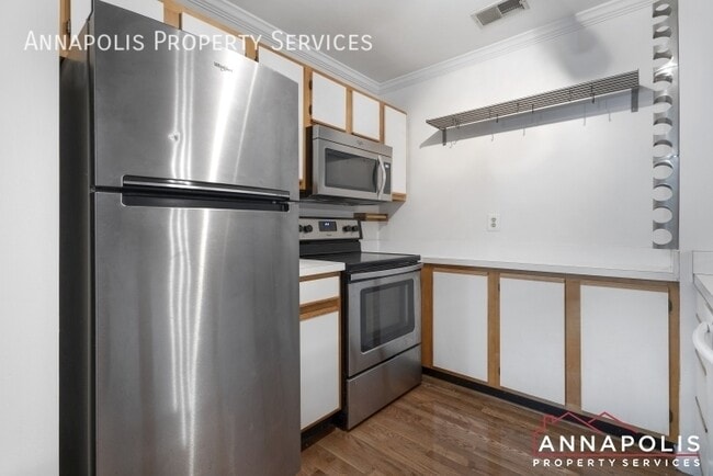 Building Photo - 10 Greystone Ct