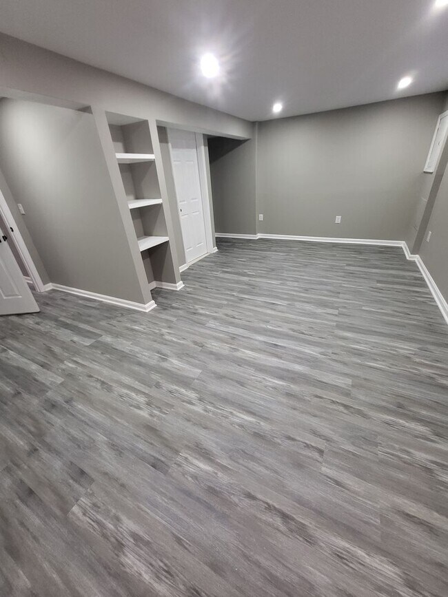 Building Photo - 3Bed 3 Bath Finished Basement!