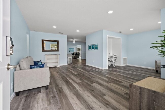 Building Photo - 2832 47th Ave S