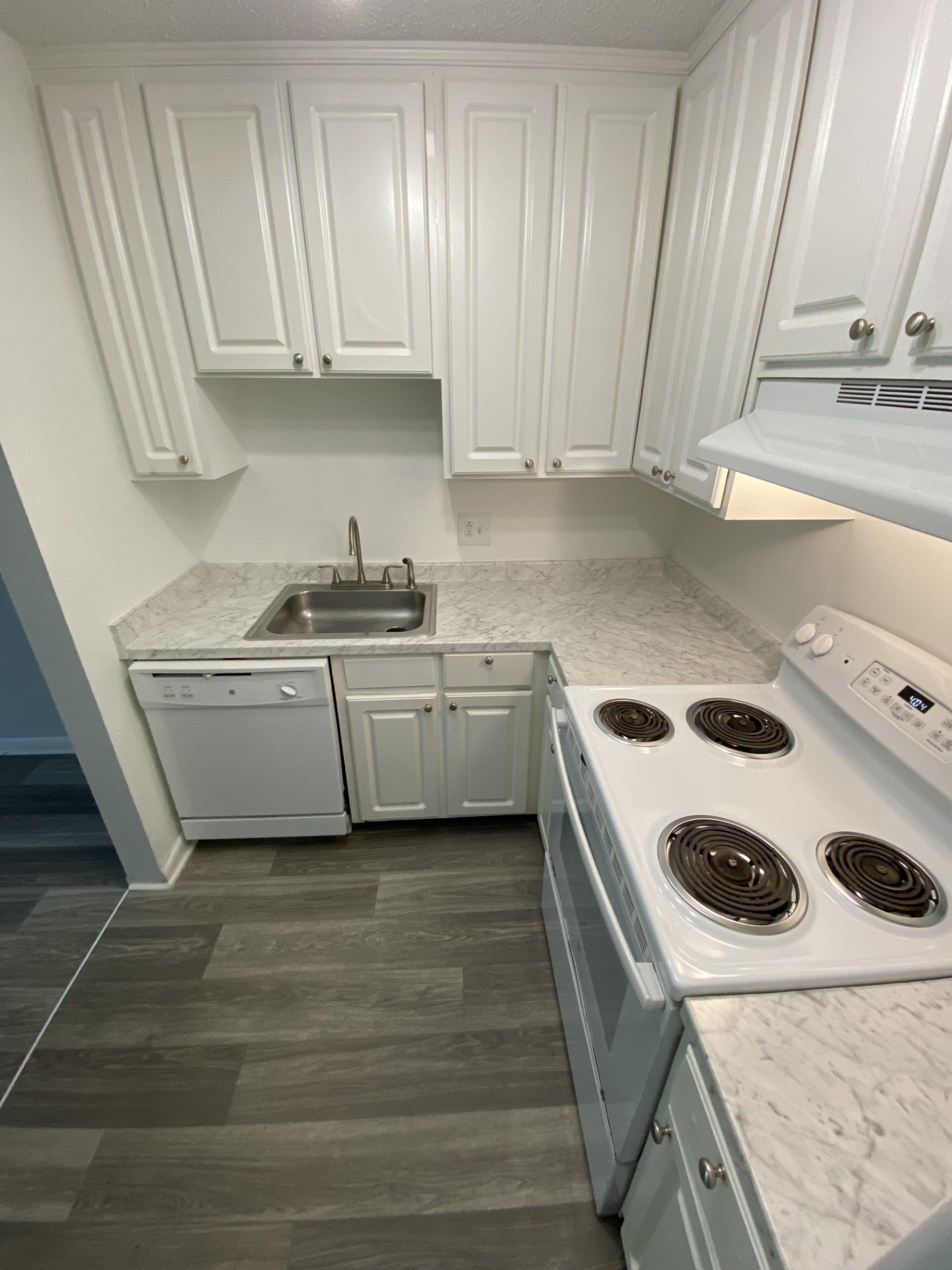 Building Photo - 1005 Hickory Hill Ln