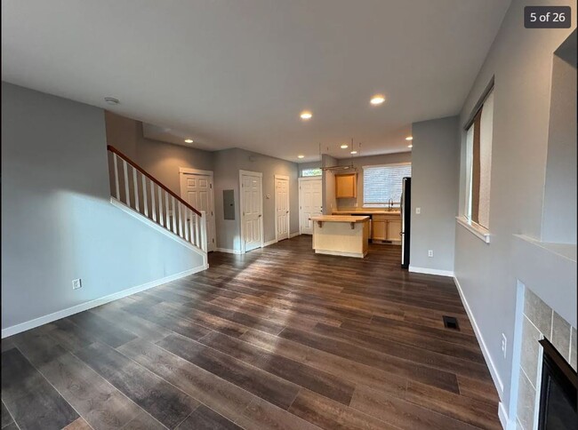 Building Photo - Star Lake Federal Way town home - 2 bedroo...