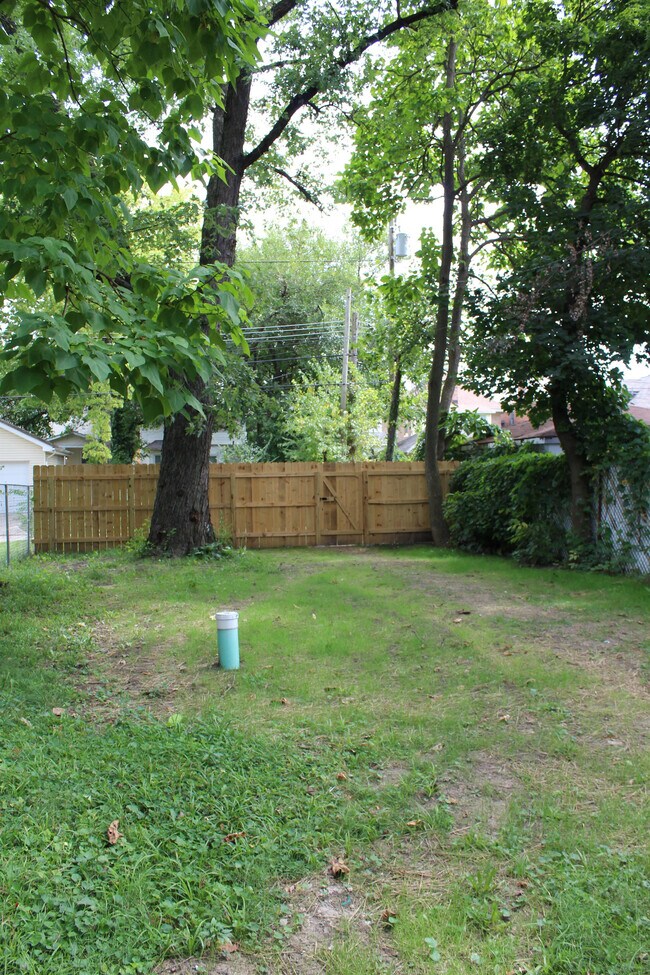 Building Photo - 932 Linwood Ave