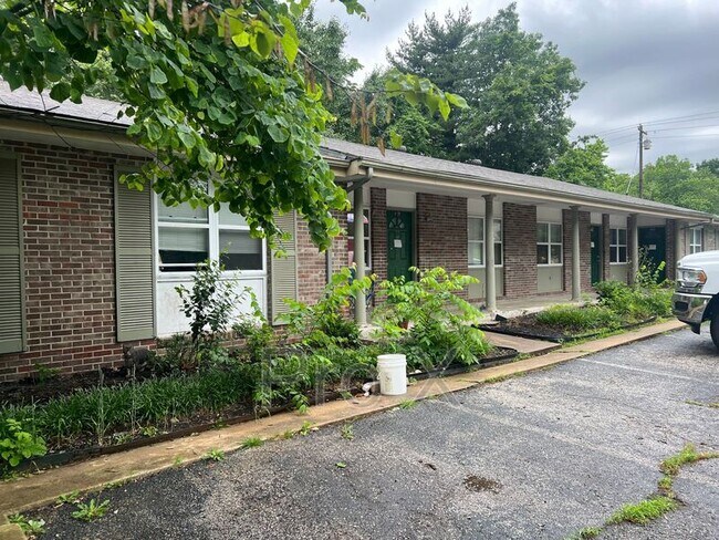 Building Photo - 8831 Country Club Dr